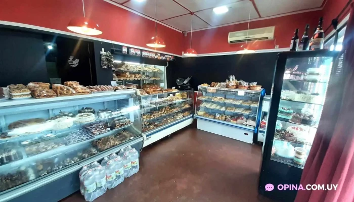 Panaderia Y Confiteria La Gran Muneca Tarariras - Panadería