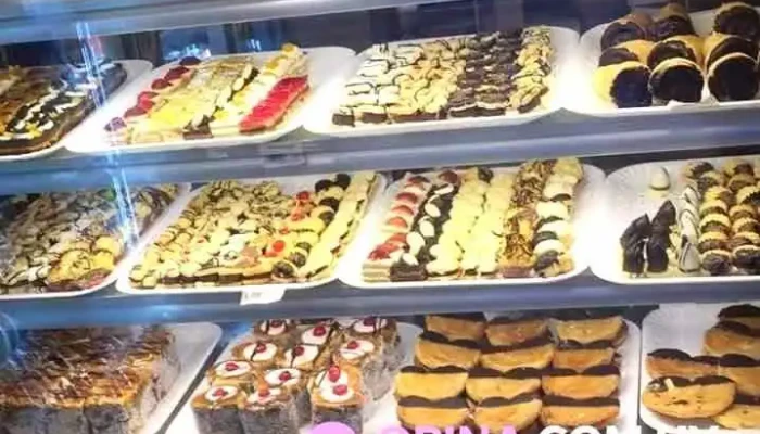 Panaderia Y Confiteria La Vienesa Pastel