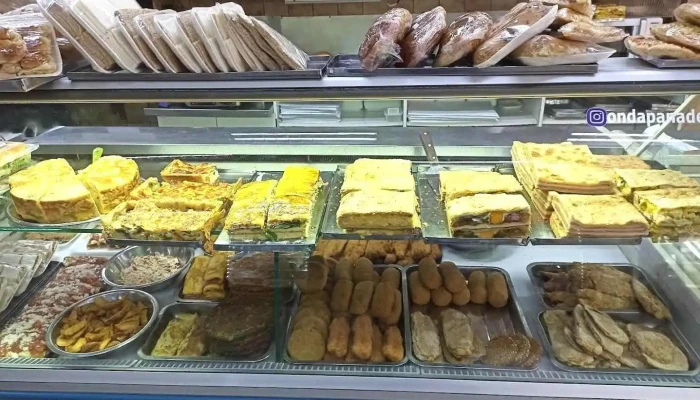 Panaderia Y Confiteria Onda:  Vitrina - Panadería