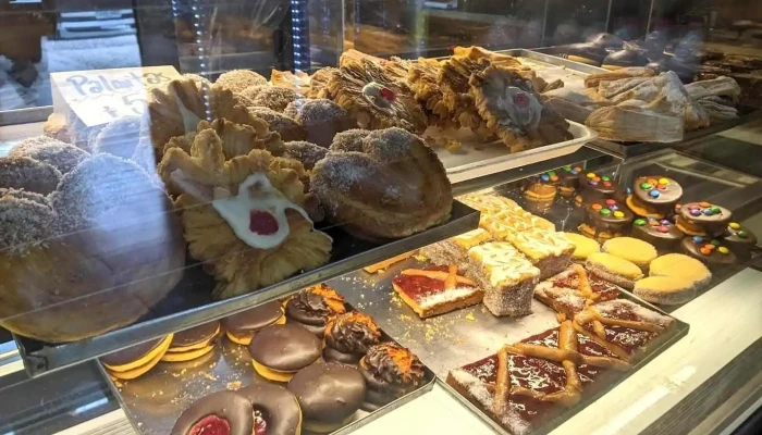 Panaderia Y Confiteria Pronta Luna Comida Y Bebida