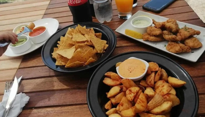 Parador El Arroyo:  Patatas Bravas - Restaurante de comida rápida