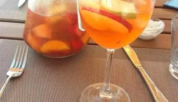 Parador Imarangatu:  Sangria - Restaurante