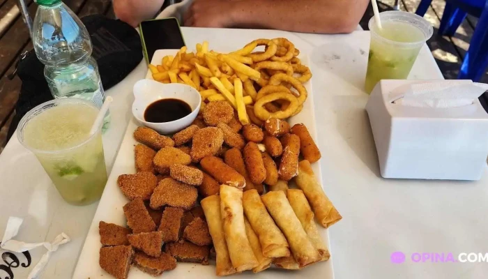 Parador La Ola Beach:  Papas Fritas - Restaurante de comida rápida