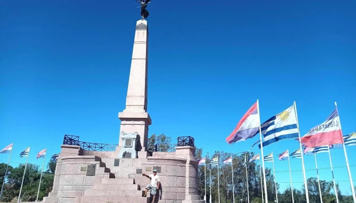 Parque Artigas:  Batalla De Las Piedras Obelisco De Las Piedras - Parque