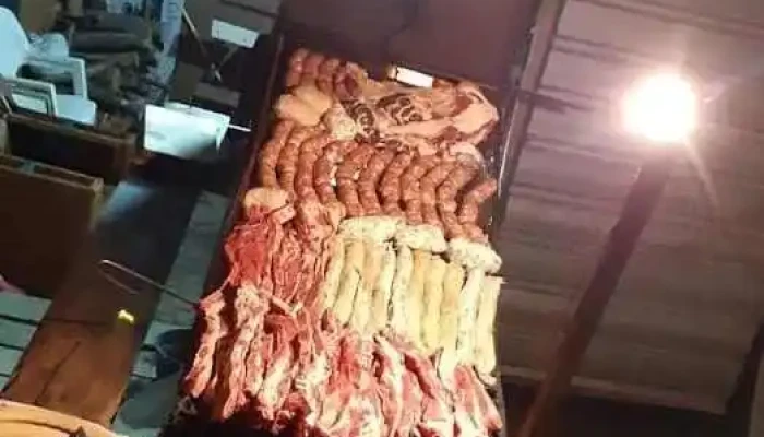 Parrilla La Centurion:  Comida Y Bebida