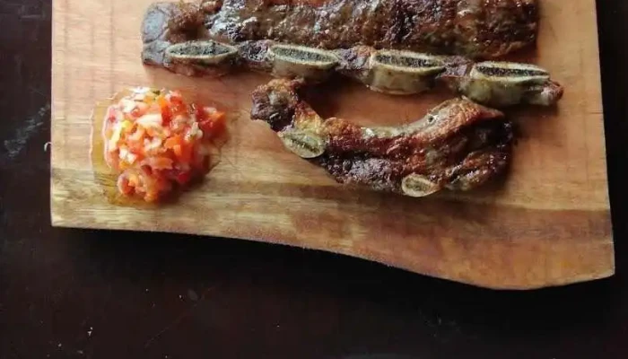 Parrilla La Liebre:  Comida Y Bebida