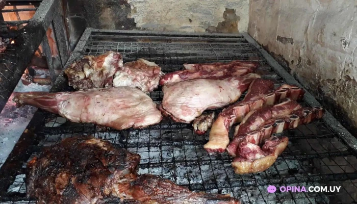 Parrilla Mami Y Papi:  Comida Y Bebida