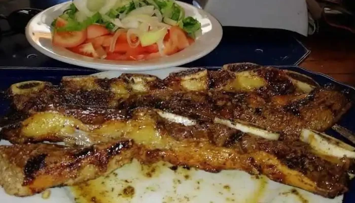 Parrilla Va Bene:  Comida Y Bebida