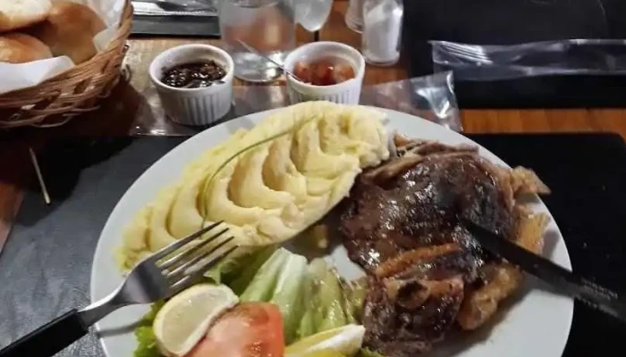 Parrillada Don Luis:  Comida Y Bebida