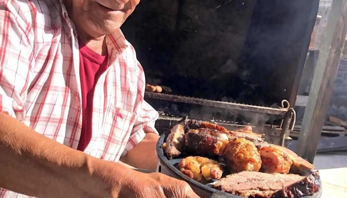 Parrillada El Cencerro:  Comidas Y Bebidas - Restaurante especializado en barbacoa