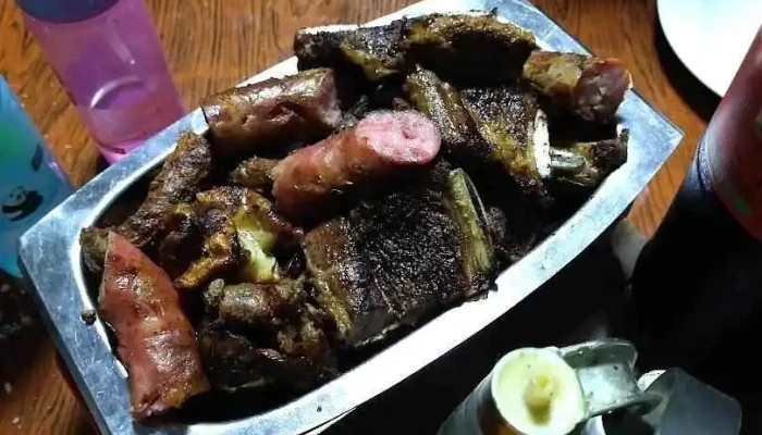 Parrillada El Galpon:  Comida Y Bebida