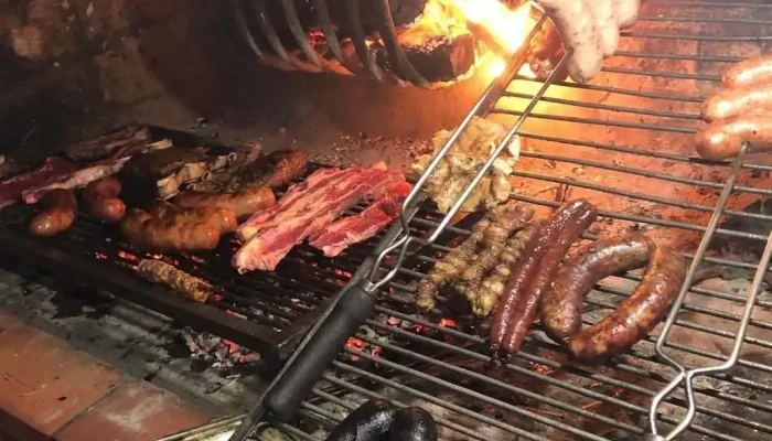 Parrillada El Gordo Rocha:  Comida Y Bebida