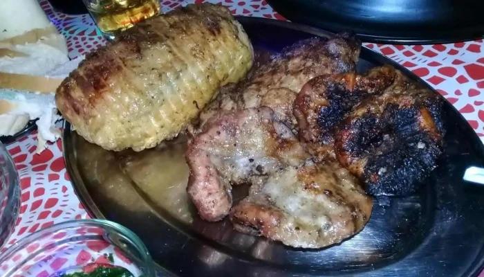 Parrillada Jamg:  Comida Y Bebida