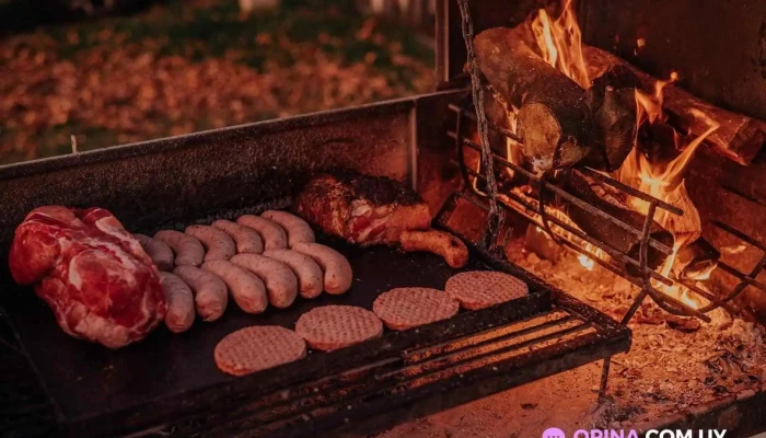 Parrillada La Bondiolita:  Comida Y Bebida