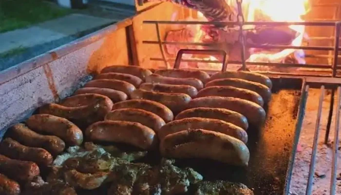 Parrillada La Bondiolita Zona Playa:  Comida Y Bebida