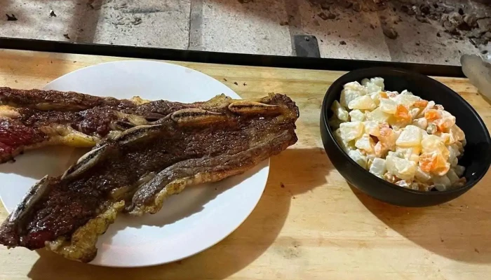 Parrillada La Ruta:  Comida Y Bebida - Parrilla