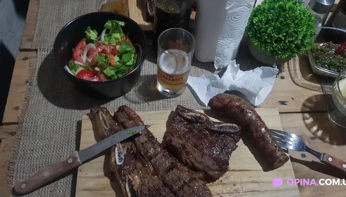 Parrillada Lo De Marce:  Comida Y Bebida - Zona de restauración