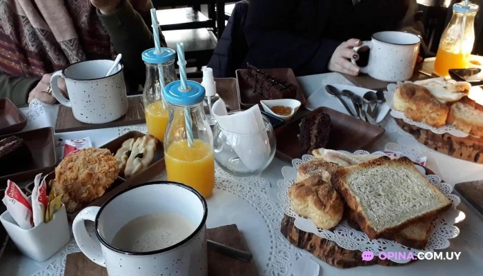 Parrillada Toro:  Comida Y Bebida