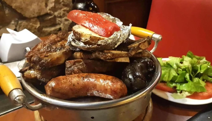 Parrillada Trouville:  Comidas Y Bebidas - Parrilla