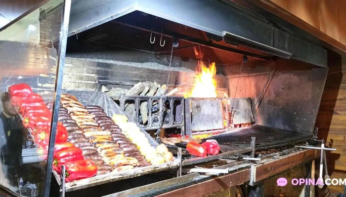 Parrillada Y Pizzeria Entre Amigos:  Ambiente - Restaurante