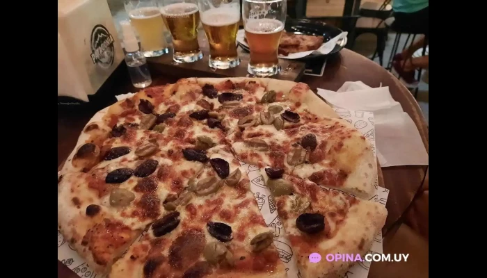 Patagonia:  Refugio La Paloma Pizza - Cervecería