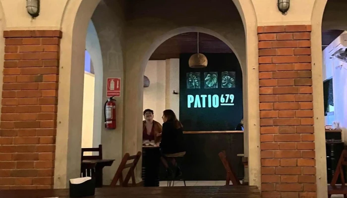 Patio 679:  Comentario 6 - Pub