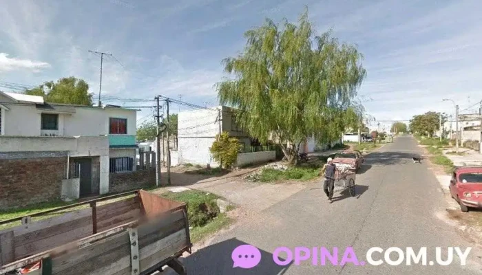 Pensamiento Esquina Burdeos - 12800 Montevideo