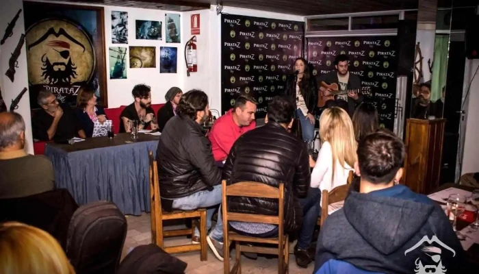 Pirataz Bar:  Todas - Pub restaurante