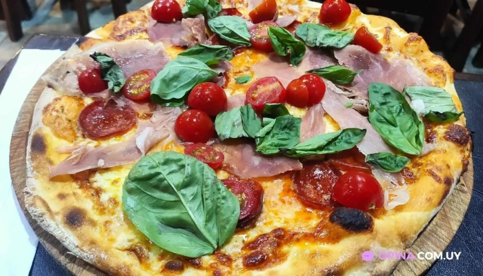 Pizza Boutique Venecia:  Comida Y Bebida