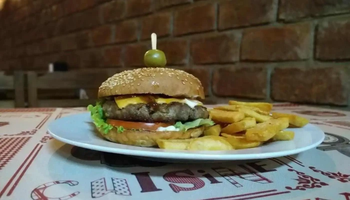 Pizzas Del Este:  Comida Y Bebida