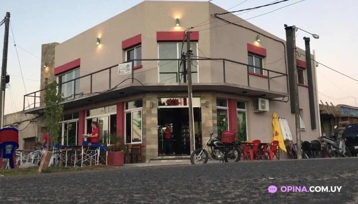 Pizzeria Beer Garden:  Videos - Pizzería