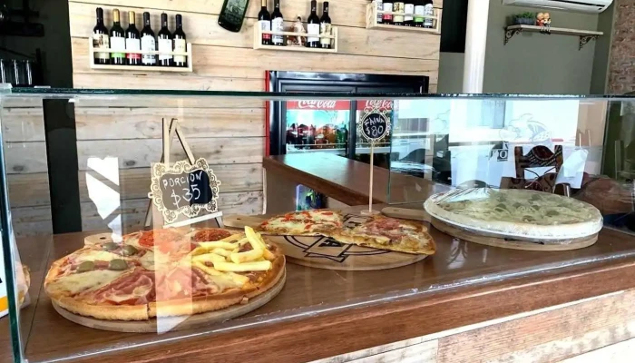 Pizzeria Donatello:  Comida Y Bebida