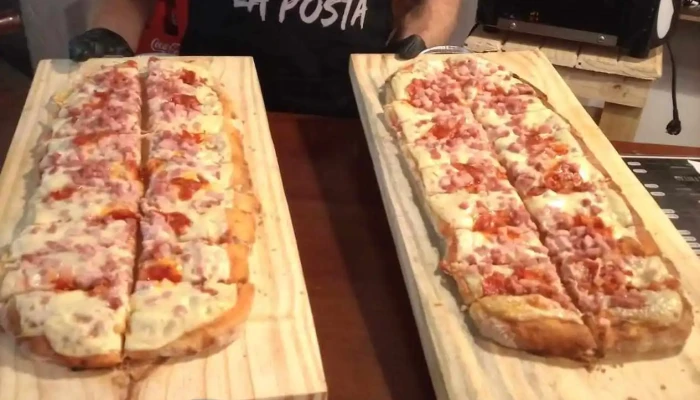 Pizzeria La Posta Comida Y Bebida - Pizzería