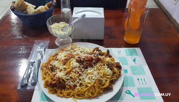 Pizzeria Marcelo:  Comida Y Bebida