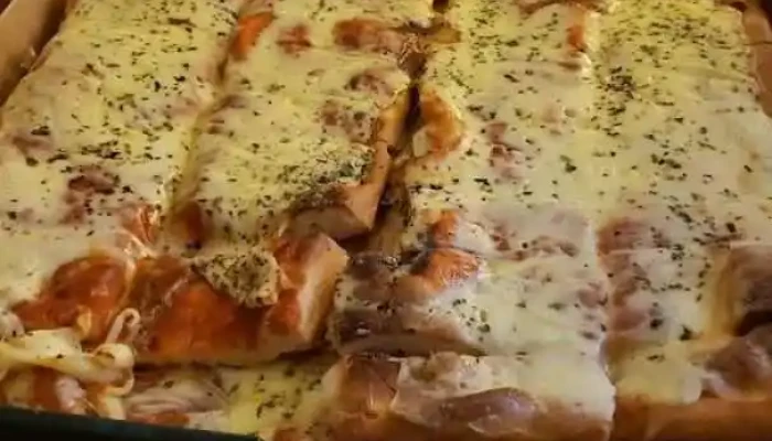 Pizzeria Rotiseria La Familia Pizza