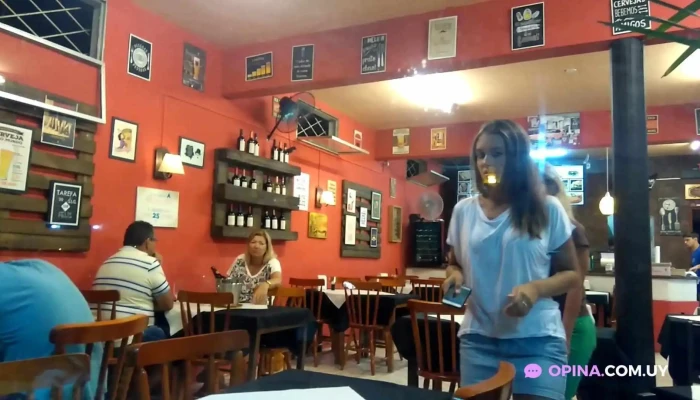 Pizzeria Y Restaurant Ya Que Tamo:  Videos