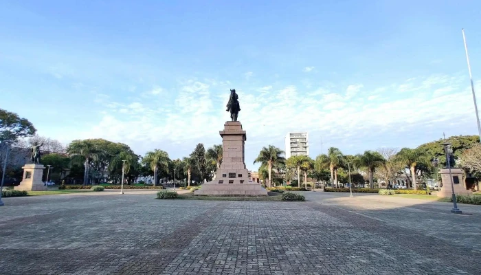 Plaza Artigas:  Todo - Parque