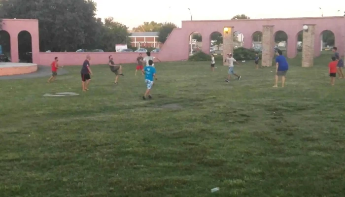 Plaza Del Encuentro De Dos Culturas -  Comentario 1 - Parque