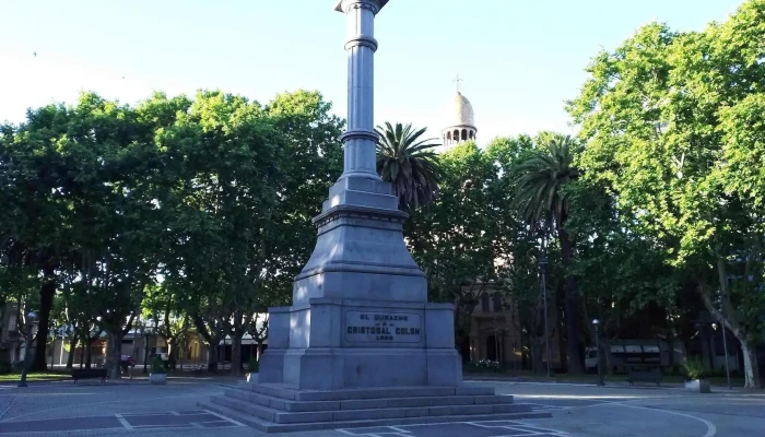 Plaza Independencia:  Todo - Parque