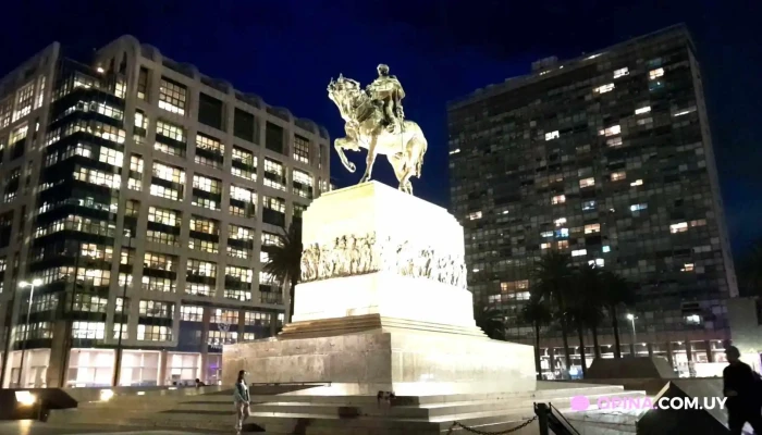 Plaza Independencia:  Videos - Parque