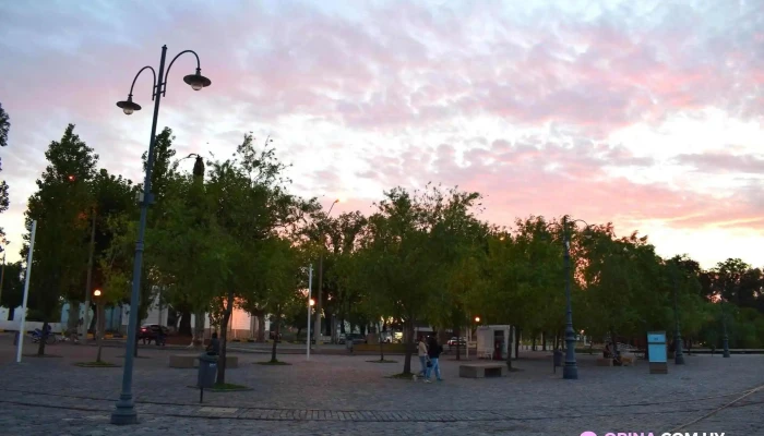 Plaza J P Varela Ocaso - Parque