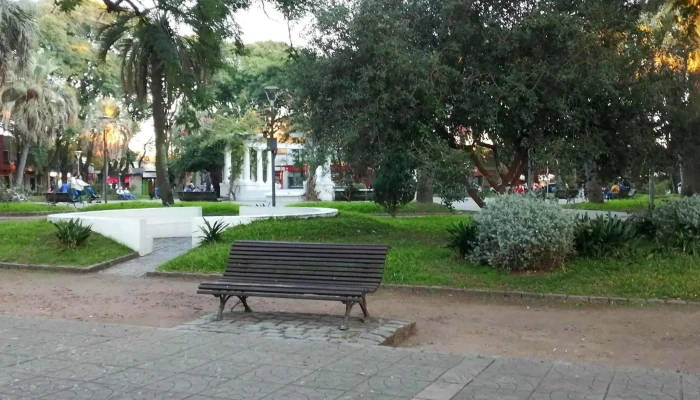 Plaza Jose Enrique Rodo Comentario 2 - Parque