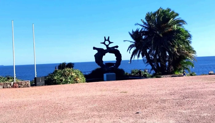 Plaza Virgilio -  Monumento Armada Nacional Playa - Parque