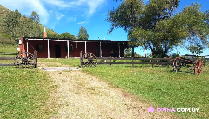 Posada Y Camping El Caudillo:  Exterior - Posada