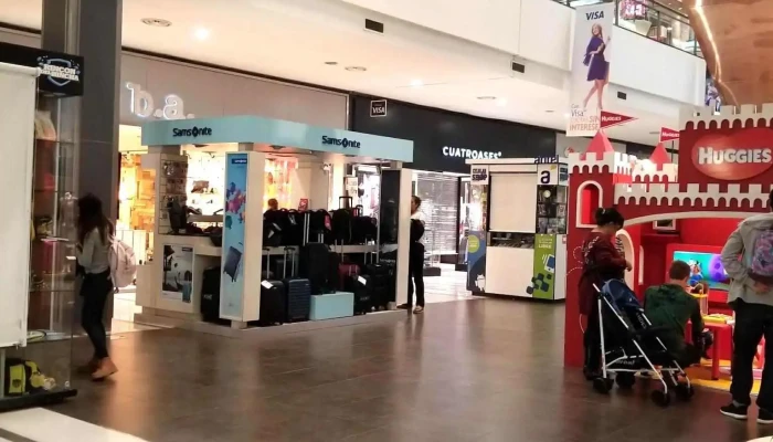 Punta Carretas Shopping:  Interior - Centro comercial