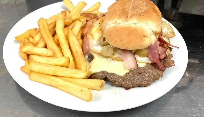 Punto Este:  Rotiseria Papas Fritas - Hamburguesería