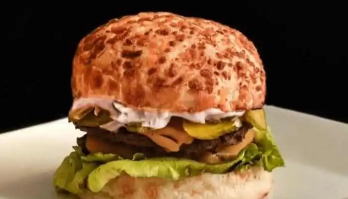 Reina Burger:  Comida Y Bebida