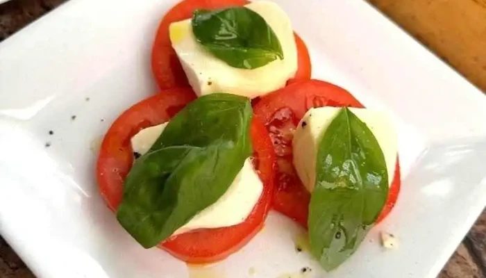 Restaurant Y Parrillada La Cava:  Ensalada Caprese - Restaurante