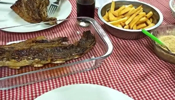 Restaurante El Zorzal Criollo:  Comida Y Bebida