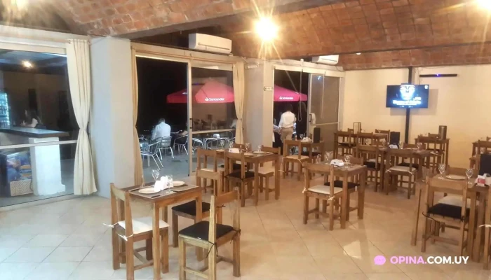 Restaurante Parador Municipal:  Ambiente